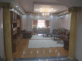 Heliopolis Comfy Apartment, Misr Al Jadida شقة في أرض الجولف مصر الجديدة 220 متر - قريبة من سيتي ستارز و سيتي سنتر ألماظة - مجهزة و بها كامل الخدمات